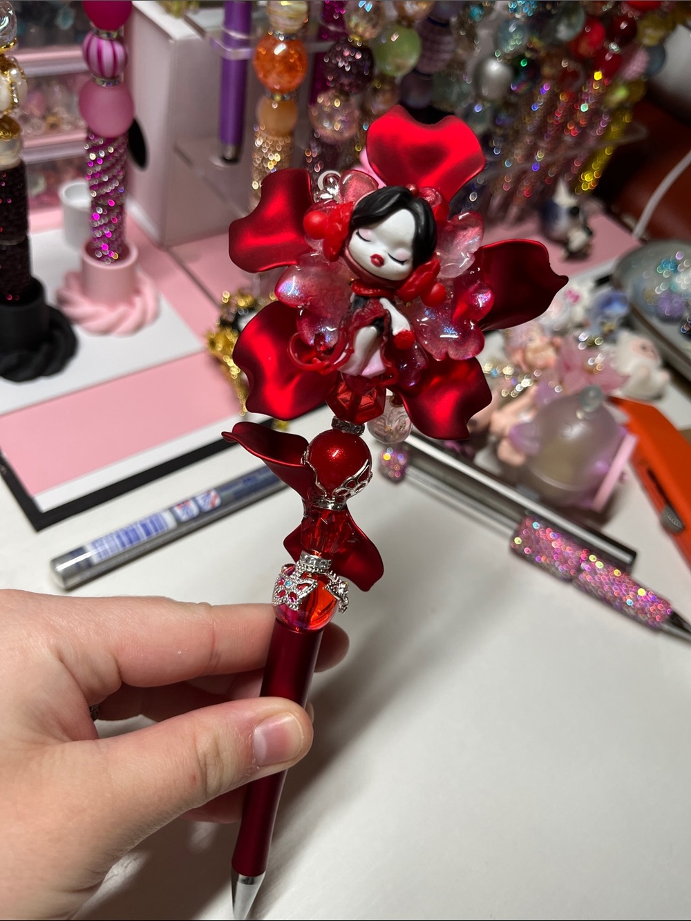 Jisoo - Flower 🌹 inspired refillable Ballpoint Pen